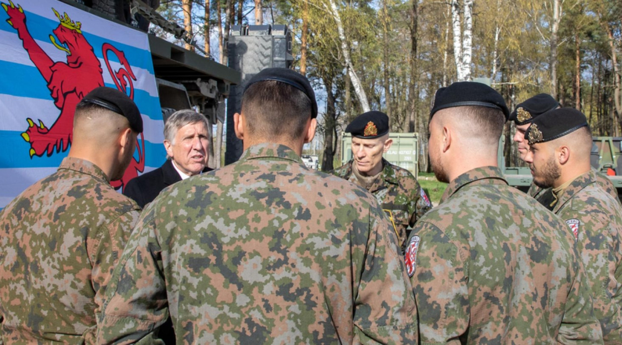 Les troupes luxembourgeoises à l’étranger et la place des civils dans l’Armée
